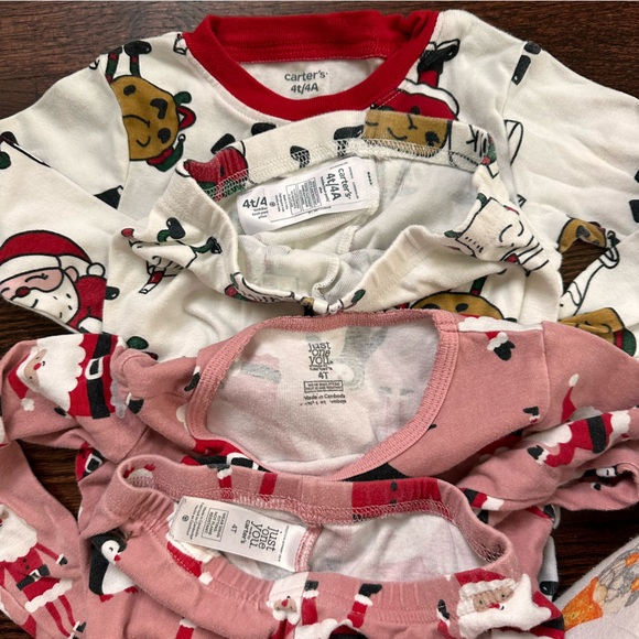 Bundle of Carters pajamas, size 4T - Picture 2 of 4